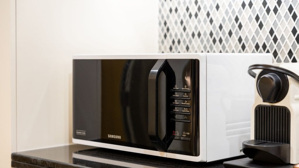 Microwave Not Working? Repair vs. Replace and What It Costs in Ottawa 1 Microwave Not Working? Repair vs. Replace and What It Costs in Ottawa